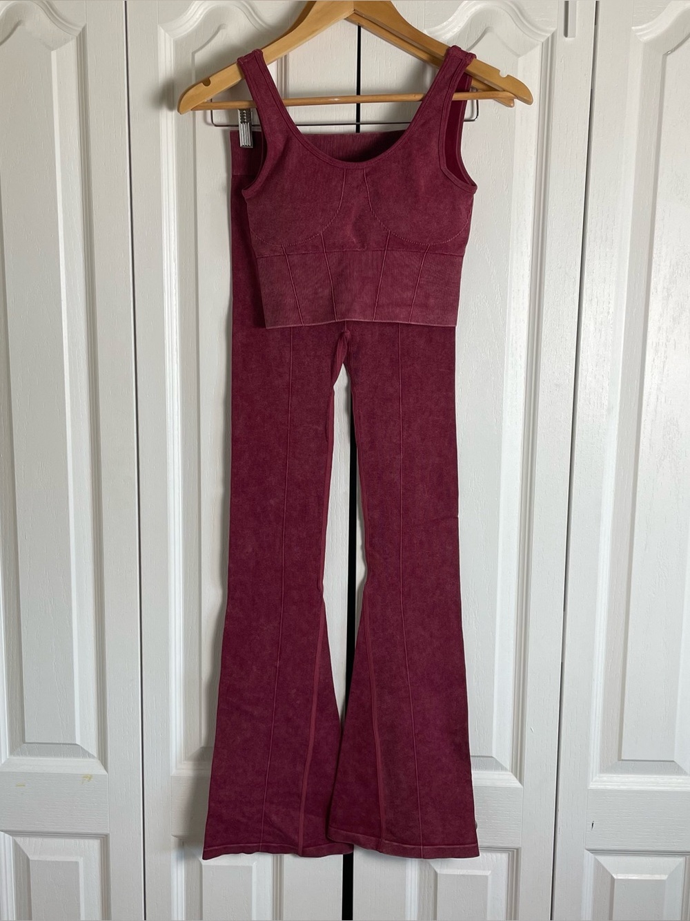 No Boundaries Flare Seamless Leggings Scoop Cropped Tank Top Women's XS Burgundy